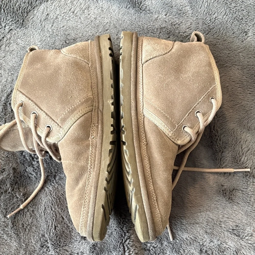 EUC Men’s Ugg Neumel Boots Taupe Suede Size 7